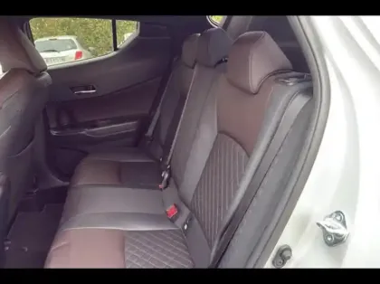 Photo 10 Toyota C-HR  122h Distinctive 2WD E-CVT RC18