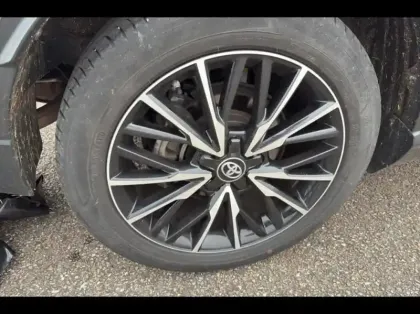 Photo 12 Toyota C-HR  122h Distinctive 2WD E-CVT RC18