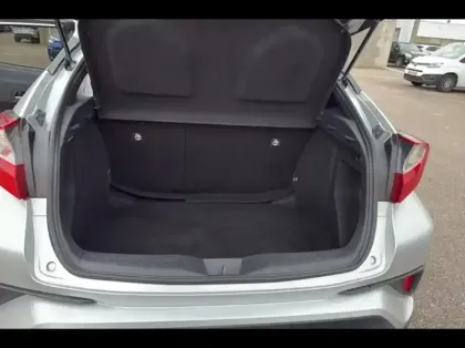 Photo 8 Toyota C-HR  122h Distinctive 2WD E-CVT RC18