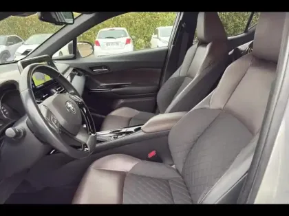 Photo 9 Toyota C-HR  122h Distinctive 2WD E-CVT RC18