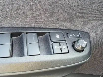 Photo 12 Toyota Yaris  Cross 116h Dynamic Business + Programme Beyond Zero Academy MY22