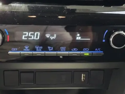 Photo 10 Toyota Yaris  Cross 116h Dynamic Business + Programme Beyond Zero Academy MY22