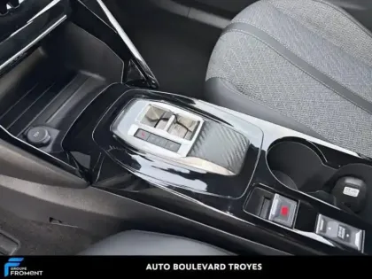 Photo 28 Peugeot 2008  1.2 Hybrid 145ch Allure e-DCS6