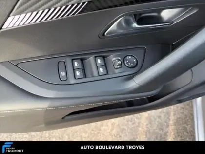 Photo 14 Peugeot 2008  1.2 Hybrid 145ch Allure e-DCS6