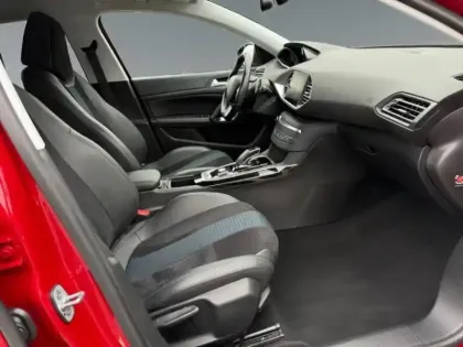 Photo 14 Peugeot 308  1.2 PureTech 130ch E6.3 S&S Tech