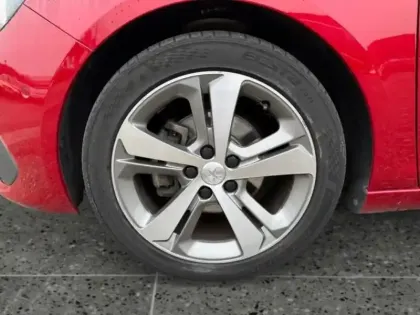 Photo 13 Peugeot 308  1.2 PureTech 130ch E6.3 S&S Tech