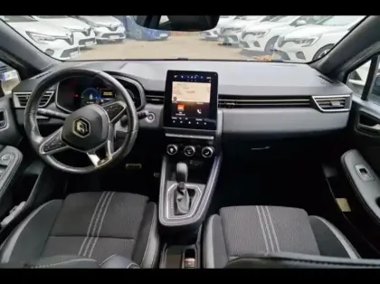 Photo 8 Renault Clio  1.6 E-Tech hybride 145ch Engineered