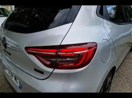 Photo 13 Renault Clio  1.6 E-Tech hybride 145ch Engineered