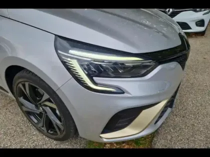 Photo 14 Renault Clio  1.6 E-Tech hybride 145ch Engineered