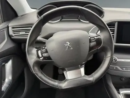 Photo 11 Peugeot 308  SW 1.2 PureTech 110ch S&S Active