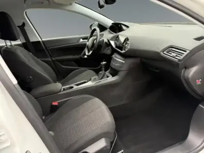 Photo 14 Peugeot 308  SW 1.2 PureTech 110ch S&S Active