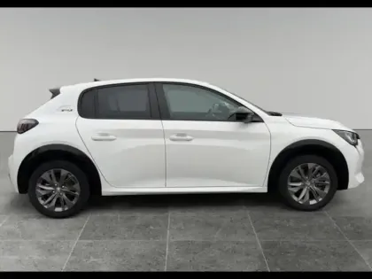 Photo 47 Peugeot 208  e- 136ch Style