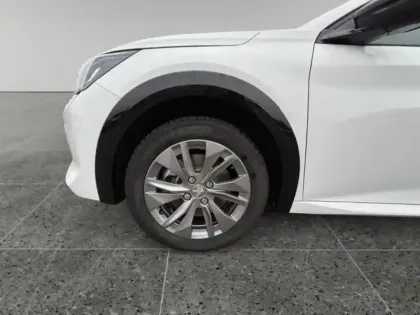 Photo 28 Peugeot 208  e- 136ch Style