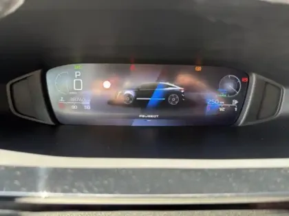 Photo 13 Peugeot 408  Hybrid 136ch Allure e-DCS6