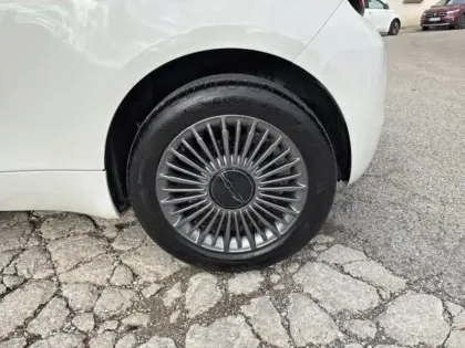 Photo 10 Fiat 500  e 118ch Icône