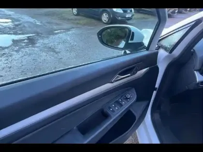 Photo 13 Volkswagen Golf  1.5 eTSI OPF 130ch MATCH DSG7