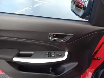 Photo 14 Suzuki Swift  1.2 Dualjet Hybrid 83ch Privilège