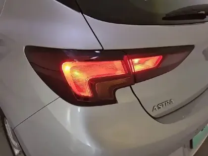 Photo 16 Opel Astra  1.2 Turbo 110 ch BVM6