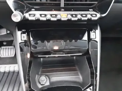 Photo 52 Peugeot 208  Hybrid 100 e-DCS6