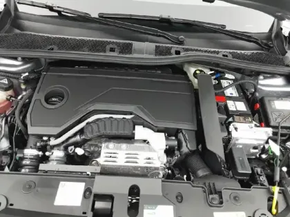 Photo 41 Peugeot 208  Hybrid 100 e-DCS6