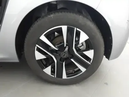 Photo 39 Peugeot 208  Hybrid 100 e-DCS6