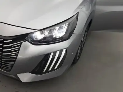 Photo 42 Peugeot 208  Hybrid 100 e-DCS6