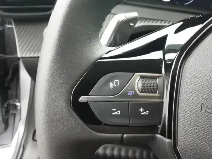 Photo 49 Peugeot 208  Hybrid 100 e-DCS6