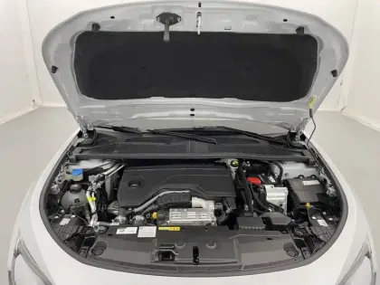 Photo 20 Peugeot 408  Hybrid 136 e-DCS6