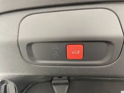 Photo 32 Peugeot 408  Hybrid 136 e-DCS6