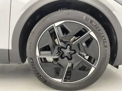 Photo 17 Peugeot 408  Hybrid 136 e-DCS6