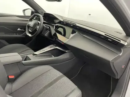 Photo 23 Peugeot 408  Hybrid 136 e-DCS6