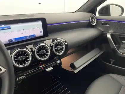 Photo 29 Mercedes Classe A  180 7G-DCT