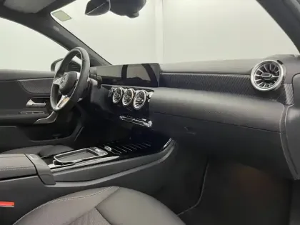 Photo 31 Mercedes Classe A  180 7G-DCT