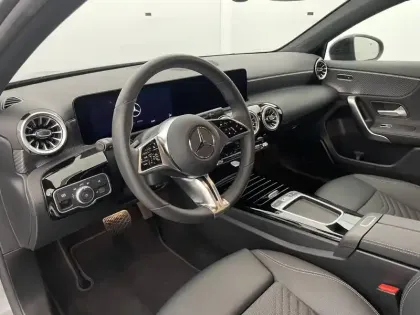 Photo 30 Mercedes Classe A  180 7G-DCT