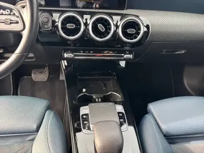 Photo 10 Mercedes Classe A  180 7G-DCT