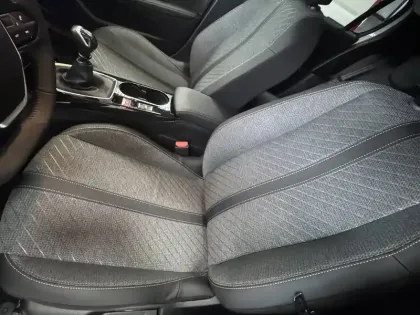 Photo 90 Peugeot 208  100 S&S BVM6