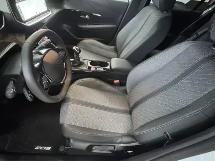 Photo 112 Peugeot 208  100 S&S BVM6