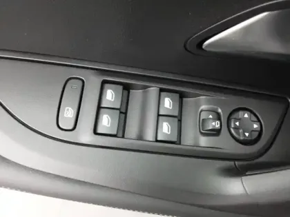 Photo 17 Peugeot 2008  Hybrid 145 e-DCS6