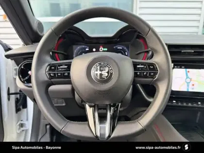 Photo 16 Alfa Romeo Junior  Elettrica 156 ch