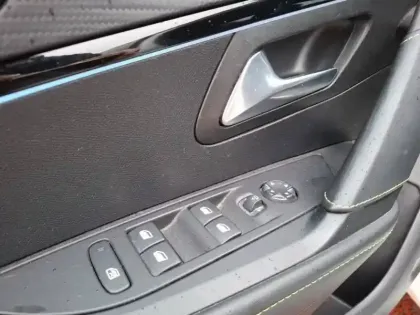 Photo 14 Peugeot 208  Electrique 50 kWh 136ch