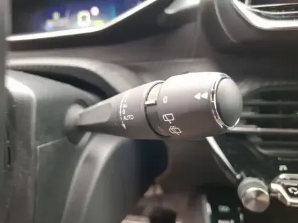 Photo 20 Peugeot 208  Electrique 50 kWh 136ch