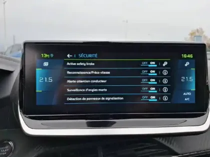 Photo 25 Peugeot 208  Electrique 50 kWh 136ch