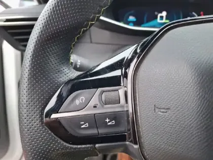 Photo 28 Peugeot 208  Electrique 50 kWh 136ch