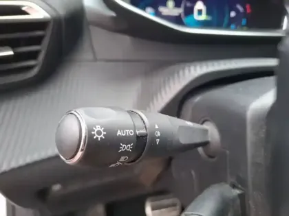 Photo 19 Peugeot 208  Electrique 50 kWh 136ch