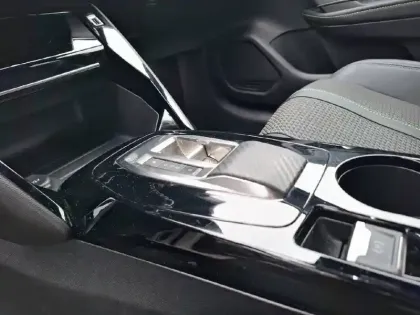 Photo 13 Peugeot 208  Electrique 50 kWh 136ch