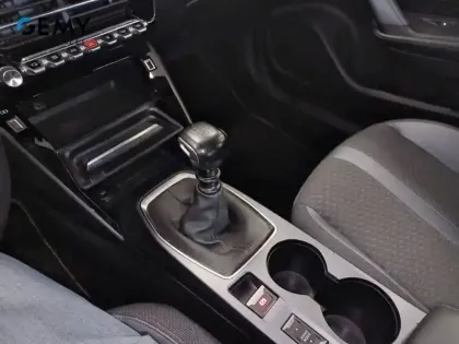 Photo 13 Peugeot 2008  PureTech 130 S&S BVM6