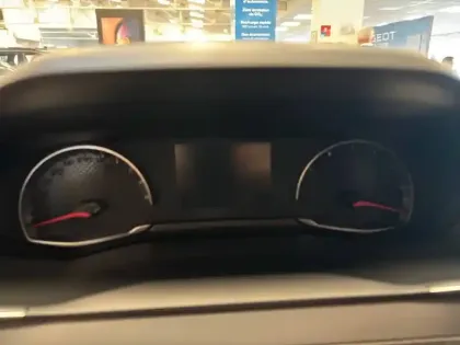 Photo 29 Peugeot 2008  100 S&S BVM6