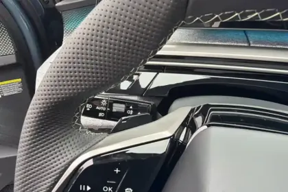 Photo 16 Peugeot 5008  Hybrid 145 e-DCS6