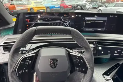 Photo 63 Peugeot 5008  Hybrid 145 e-DCS6