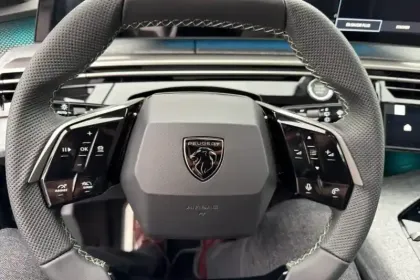 Photo 64 Peugeot 5008  Hybrid 145 e-DCS6